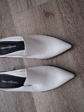 Treasure & Bond Women's White Pointed Toe Slip-On Flats